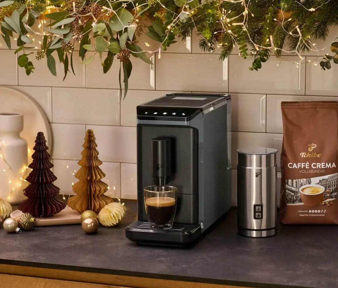 Espresso machine Tchibo Esperto Mini black — compact home espresso maker